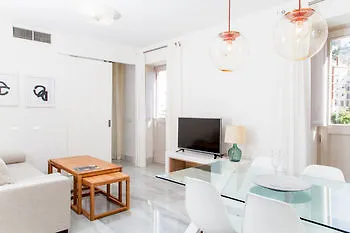Urban Living Alcazabilla Апартаменты *