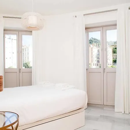 Urban Living Alcazabilla Апартаменты Малага